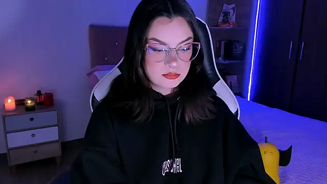 OphelianaRose33 online show from November 2025 09:58:02 PM