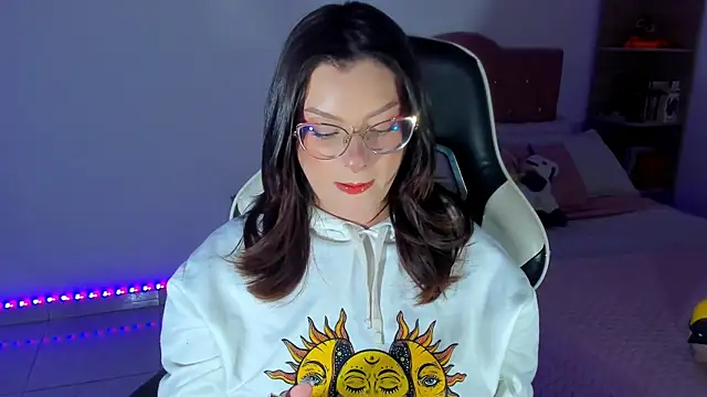 OphelianaRose33 online show from April 2026 01:57:01 PM