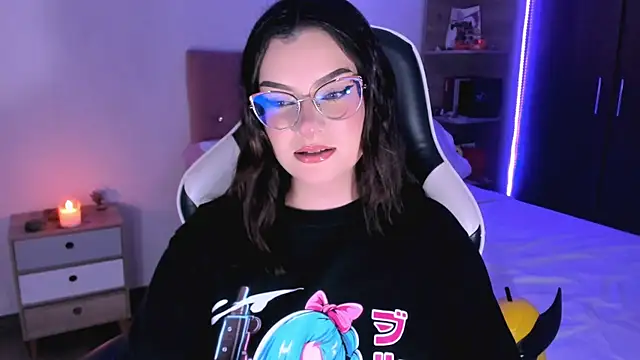 OphelianaRose33 online show from October 2025 08:32:02 PM