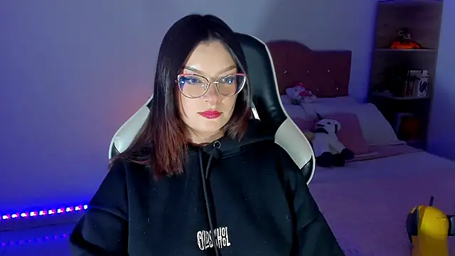 OphelianaRose33 online show from April 2026 11:22:02 PM