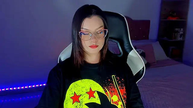 OphelianaRose33 online show from April 2026 07:28:02 PM