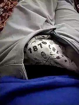 zorhotty online show from February 2026 12:05:01 PM