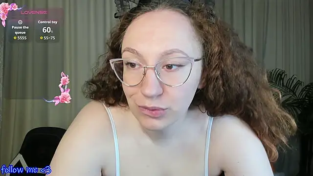 ellie coy  online show from October 2025 07:30:02 AM