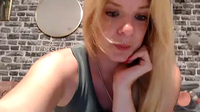 Snapshot of SexyMilf_37 chatting on May 2026 08:26:01 PM SexyMilf 37 online show from May 2026 08:26:01 PM