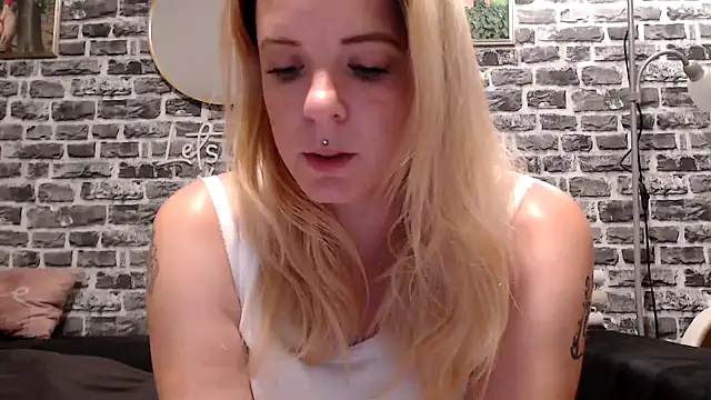 Snapshot of SexyMilf_37 chatting on June 2026 08:32:01 PM SexyMilf 37 online show from June 2026 08:32:01 PM
