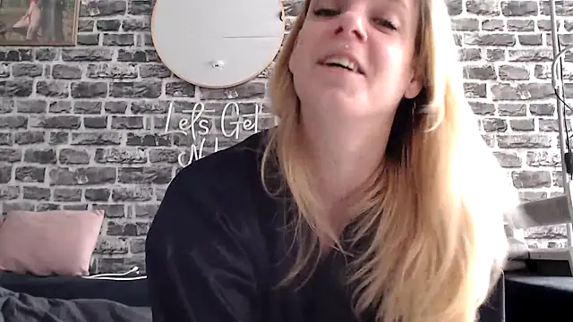 Snapshot of SexyMilf_37 chatting on June 2026 11:11:02 AM SexyMilf 37 online show from June 2026 11:11:02 AM