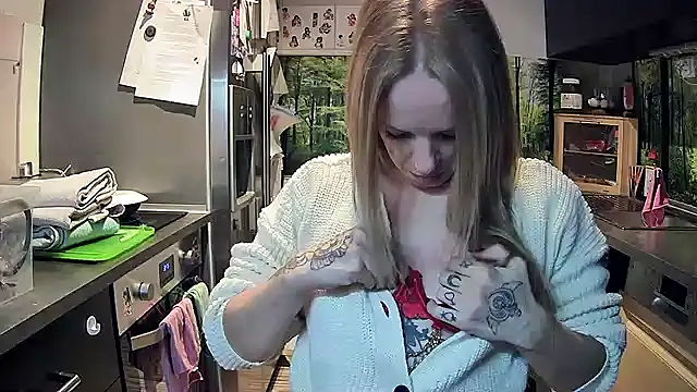 Snapshot of SexyMilf_37 chatting on November 2025 09:19:01 PM SexyMilf 37 online show from November 2025 09:19:01 PM