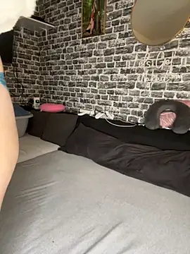 Snapshot of SexyMilf_37 chatting on November 2025 04:52:02 PM SexyMilf 37 online show from November 2025 04:52:02 PM