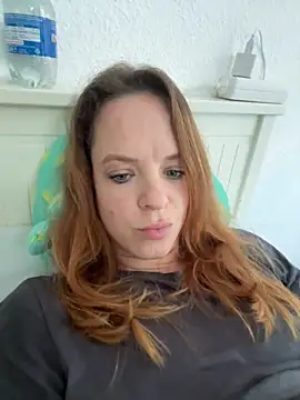 Snapshot of SexyMilf_37 chatting on October 2025 03:02:01 PM SexyMilf 37 online show from October 2025 03:02:01 PM