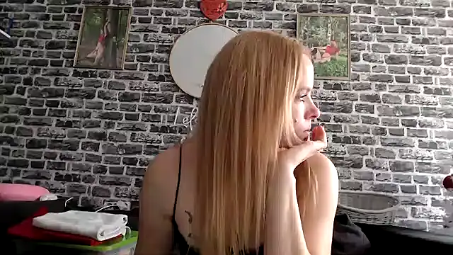 Snapshot of SexyMilf_37 chatting on November 2025 10:15:01 AM SexyMilf 37 online show from November 2025 10:15:01 AM