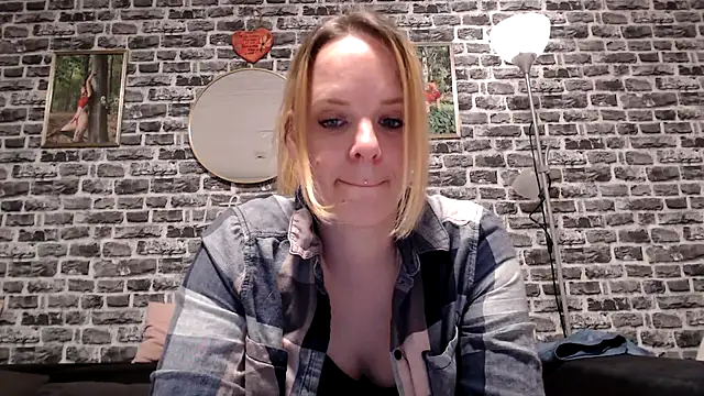 Snapshot of SexyMilf_37 chatting on April 2026 08:42:02 PM SexyMilf 37 online show from April 2026 08:42:02 PM