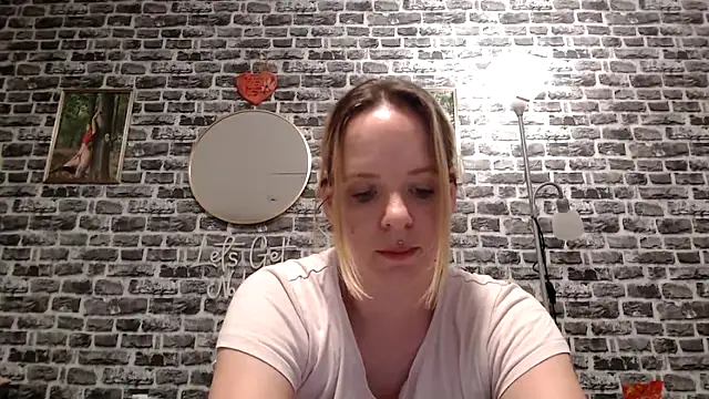 Snapshot of SexyMilf_37 chatting on April 2026 08:48:01 PM SexyMilf 37 online show from April 2026 08:48:01 PM