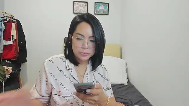 Rainy Ren online show from October 2025 03:00:01 PM