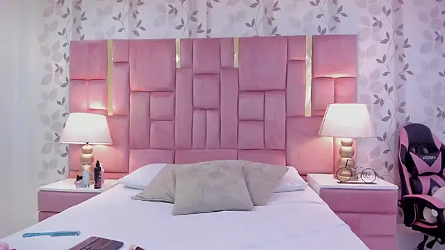 GabyMoreau online show from March 2026 08:12:01 PM