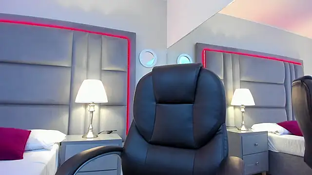 GabyMoreau online show from April 2026 07:32:01 PM