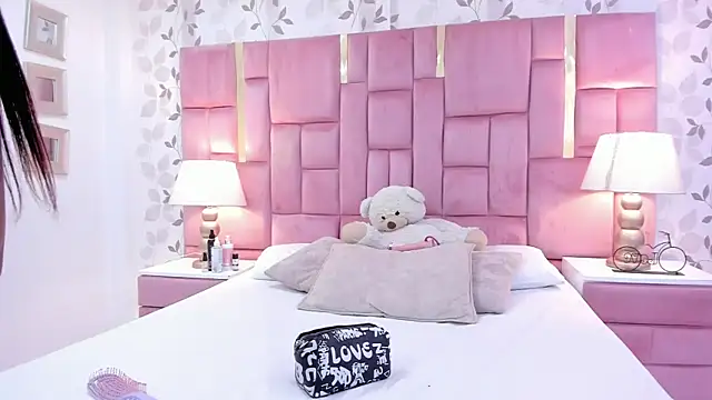 GabyMoreau online show from March 2026 08:18:01 PM