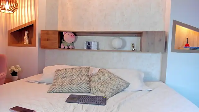 Emilly Beaumont online show from February 2026 01:34:01 PM