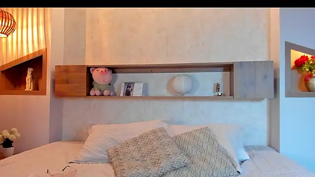 Emilly Beaumont online show from March 2026 01:26:01 PM