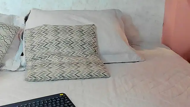 Emilly Beaumont online show from September 2025 12:22:01 PM