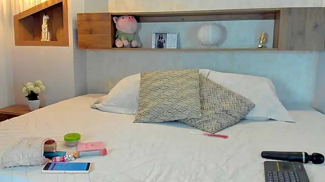 Emilly Beaumont online show from April 2026 01:29:02 PM