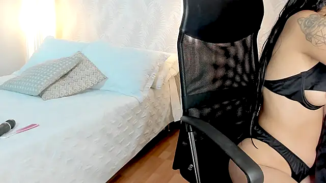 Emilly Beaumont online show from October 2025 12:17:02 PM