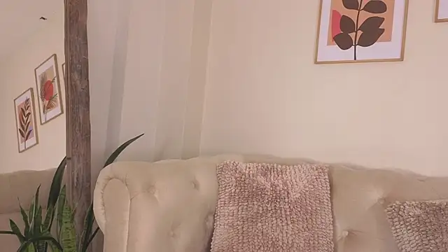 Snapshot of Emilly_Beaumont chatting on May 2026 11:25:01 AM Emilly Beaumont online show from May 2026 11:25:01 AM