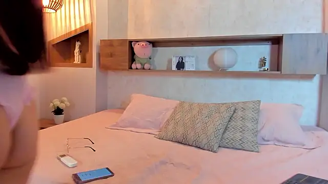 Emilly Beaumont online show from February 2026 02:17:01 PM