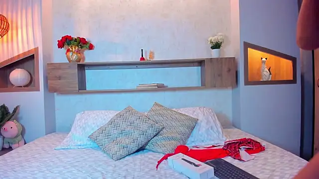 Emilly Beaumont online show from October 2025 01:21:02 PM