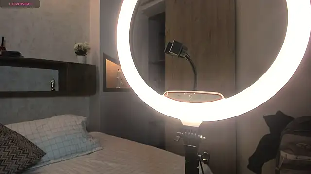 Emilly Beaumont online show from December 2025 12:51:01 PM