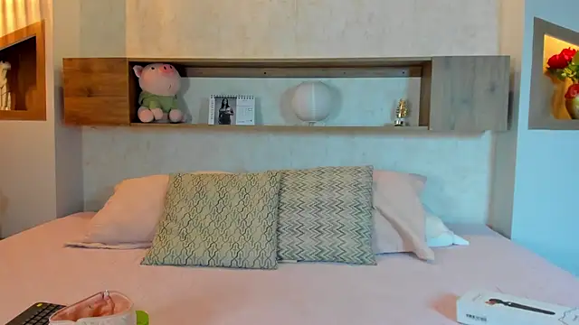 Emilly Beaumont online show from March 2026 01:24:01 PM