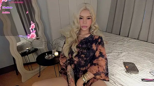 LUUVRRI 21 online show from April 2026 10:22:02 PM