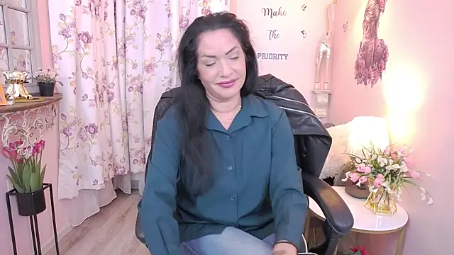 Snapshot of MyLovOne chatting on November 2025 10:52:02 AM MyLovOne online show from November 2025 10:52:02 AM