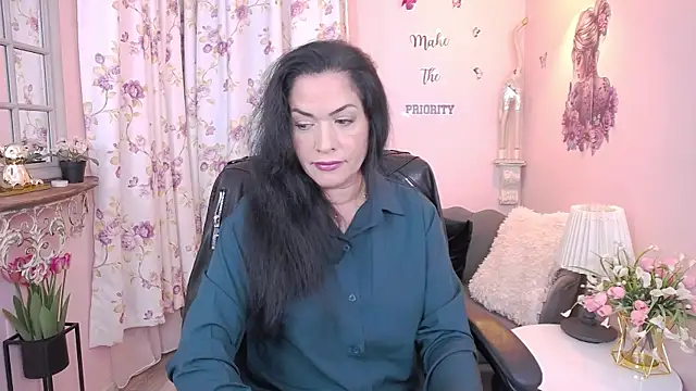 Snapshot of MyLovOne chatting on November 2025 01:01:02 PM MyLovOne online show from November 2025 01:01:02 PM