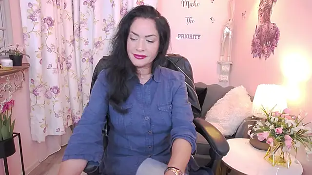 Snapshot of MyLovOne chatting on November 2025 10:41:02 AM MyLovOne online show from November 2025 10:41:02 AM