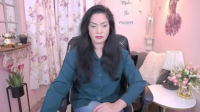 Snapshot of MyLovOne chatting on December 2025 01:10:01 PM MyLovOne online show from December 2025 01:10:01 PM