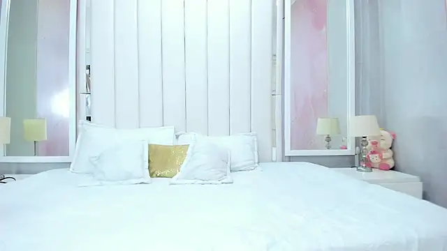 luna hot ass online show from June 2026 08:17:01 PM