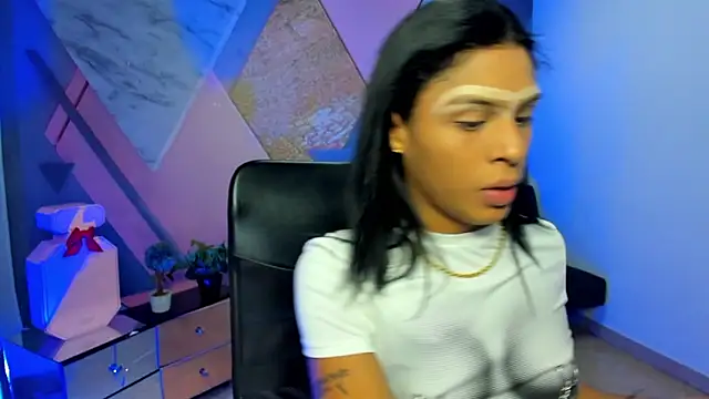 keytinthomson  online show from October 2025 07:55:01 PM