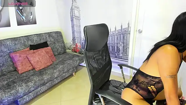 keytinthomson  online show from November 2025 07:30:01 PM