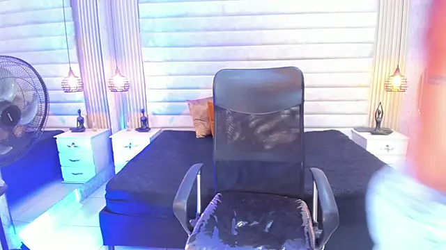 keytinthomson  online show from February 2026 07:10:02 PM