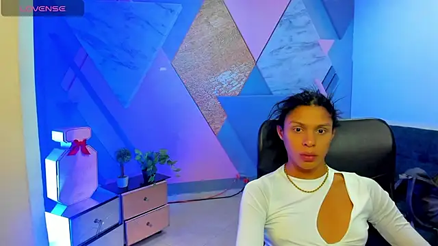 keytinthomson  online show from October 2025 05:03:01 PM