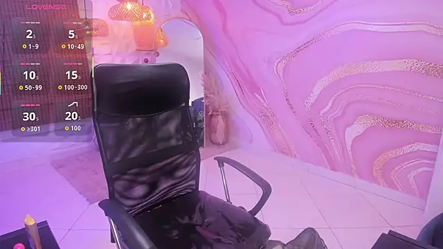 keytinthomson  online show from October 2025 04:39:01 PM