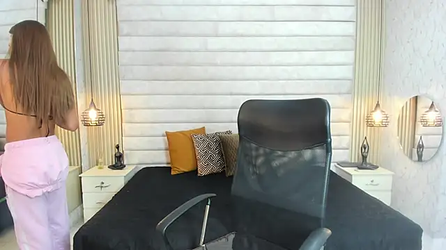 keytinthomson  online show from February 2026 07:14:01 PM