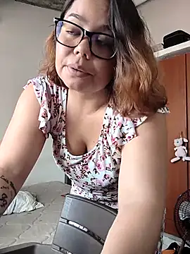 Snapshot of saenz_eymi chatting on April 2026 04:04:02 PM saenz eymi online show from April 2026 04:04:02 PM