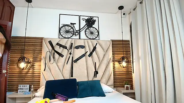 Snapshot of Cinthiabaker chatting on November 2025 11:43:02 AM Cinthiabaker online show from November 2025 11:43:02 AM