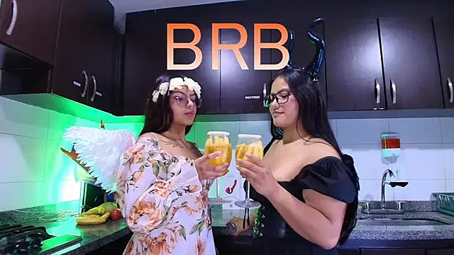 Lilith and Khloe online show from November 2025 11:25:02 AM