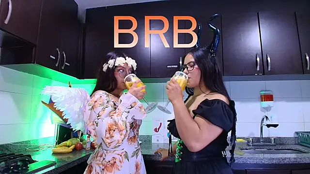 Lilith and Khloe online show from November 2025 11:26:01 AM