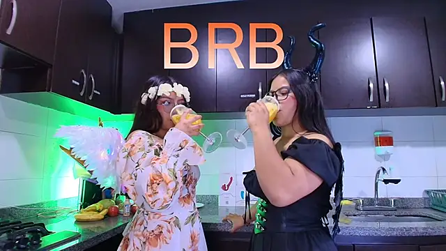 Lilith and Khloe online show from November 2025 11:27:02 AM