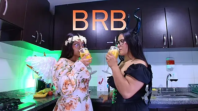 Lilith and Khloe online show from November 2025 11:25:02 AM