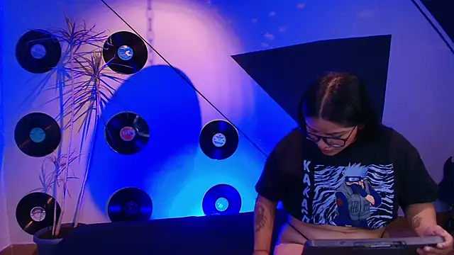 Lilith and Khloe online show from November 2025 11:26:01 AM