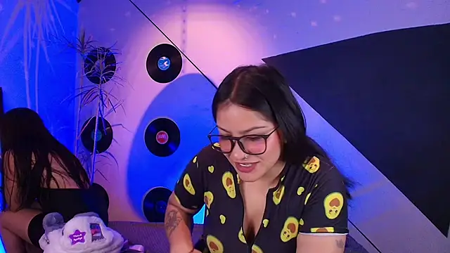 Lilith and Khloe online show from November 2025 11:35:02 AM